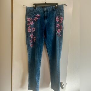 Elegant Floral Embroidered Skinny Jeans